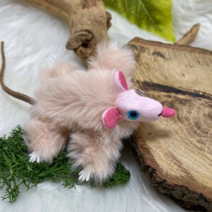 Fluffy pink mouse plushie: Rosa